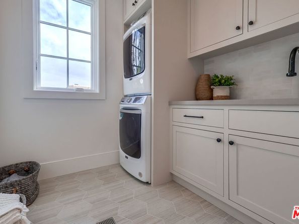 427 N Bundy Drive, Los Angeles CA 90049