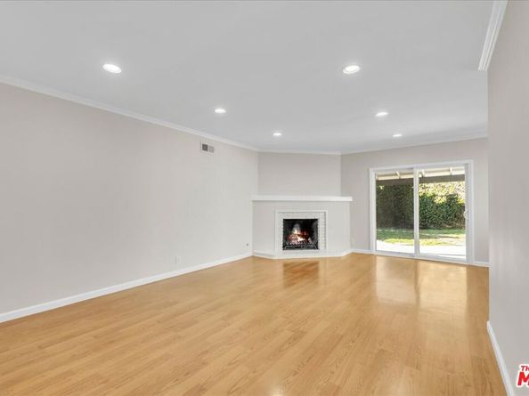 6649 Whitman Avenue, Lake Balboa CA 91406