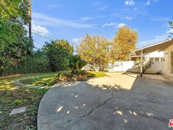 6649 Whitman Avenue, Lake Balboa CA 91406