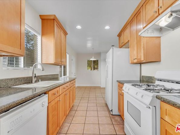 6649 Whitman Avenue, Lake Balboa CA 91406