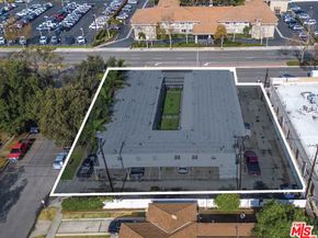 902 E 17th Street, Santa Ana CA 92701