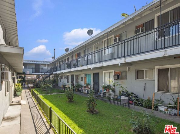 902 E 17th Street, Santa Ana CA 92701