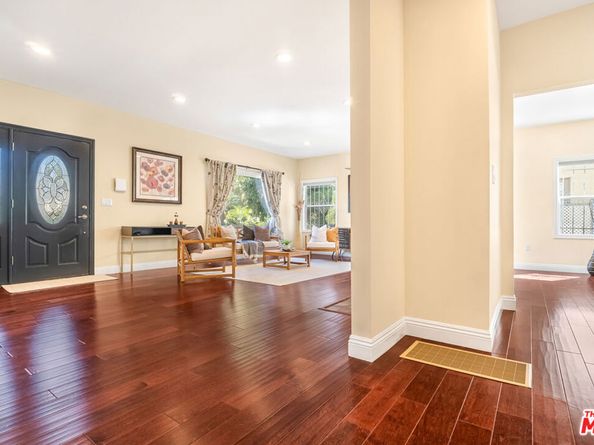 907 Westchester Place, Los Angeles CA 90019