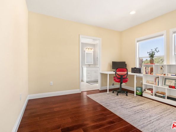 907 Westchester Place, Los Angeles CA 90019
