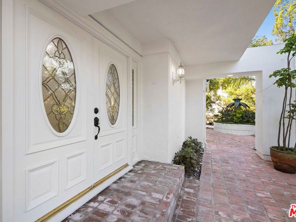 2461 Jupiter Drive, Los Angeles CA 90046