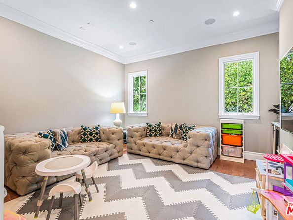 1254 N Norman Place, Los Angeles CA 90049