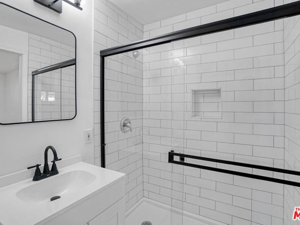6242 Acacia Street, Los Angeles CA 90056