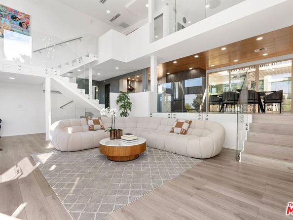 3539 Alana Drive, Sherman Oaks CA 91403