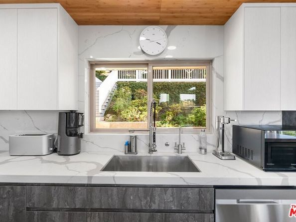 3539 Alana Drive, Sherman Oaks CA 91403