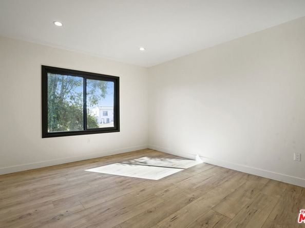 2745 Kenwood Avenue, Los Angeles CA 90007