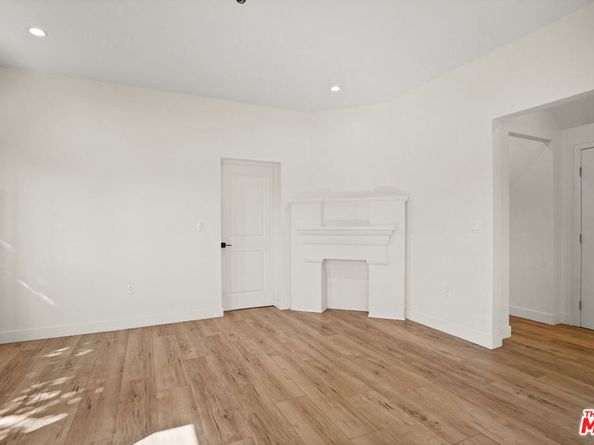 2745 Kenwood Avenue, Los Angeles CA 90007