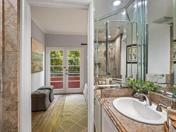 8562 W West Knoll Drive 10, West Hollywood CA 90069