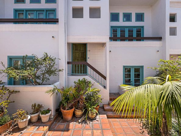 8562 W West Knoll Drive 10, West Hollywood CA 90069