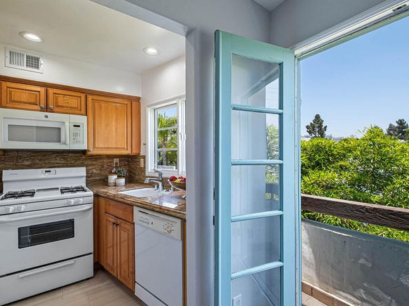 8562 W West Knoll Drive 10, West Hollywood CA 90069