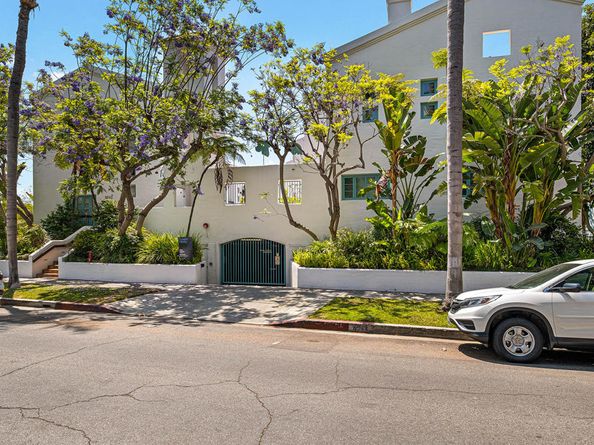 8562 W West Knoll Drive 10, West Hollywood CA 90069