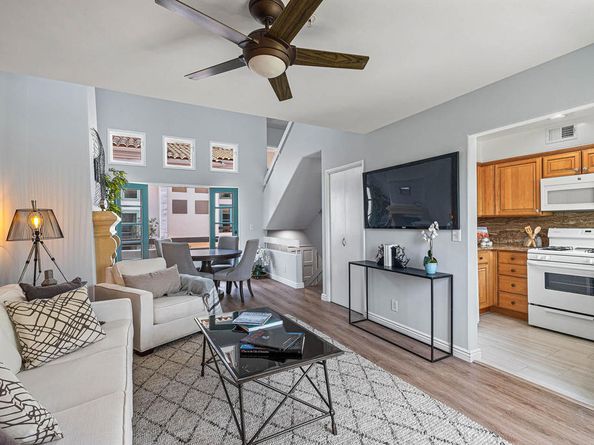 8562 W West Knoll Drive 10, West Hollywood CA 90069