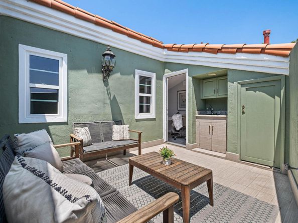 8562 W West Knoll Drive 10, West Hollywood CA 90069