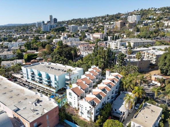 8562 W West Knoll Drive 10, West Hollywood CA 90069