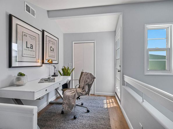 8562 W West Knoll Drive 10, West Hollywood CA 90069