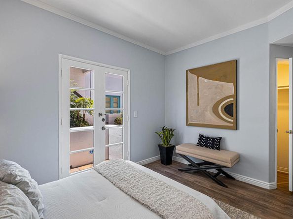 8562 W West Knoll Drive 10, West Hollywood CA 90069