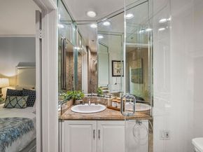 8562 W West Knoll Drive 10, West Hollywood CA 90069