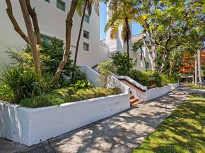8562 W West Knoll Drive 10, West Hollywood CA 90069