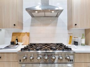 1625 W Chandler Boulevard, Burbank CA 91506