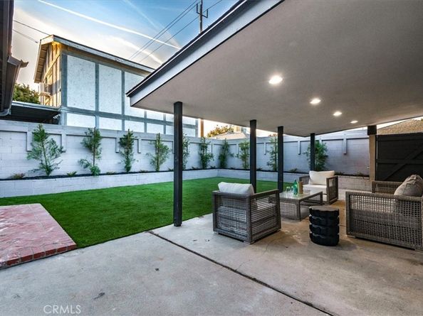 1625 W Chandler Boulevard, Burbank CA 91506