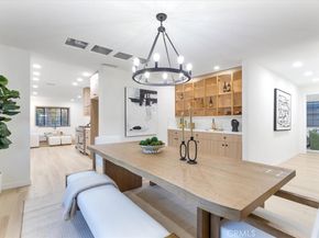 1625 W Chandler Boulevard, Burbank CA 91506