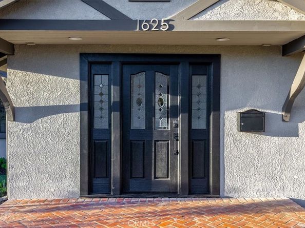 1625 W Chandler Boulevard, Burbank CA 91506