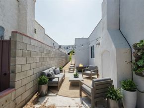 2226 Hauser Boulevard, Los Angeles CA 90016