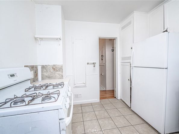 3834 West Boulevard, Los Angeles CA 90008