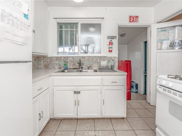 3834 West Boulevard, Los Angeles CA 90008