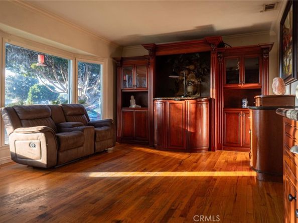 5606 Bellflower, Lakewood CA 90713