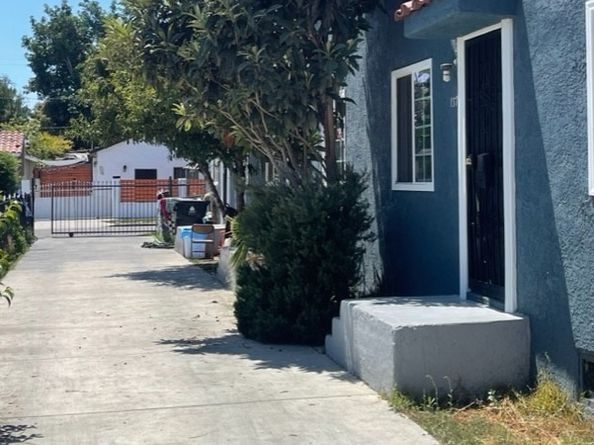 135 E 77th Street, Los Angeles CA 90003