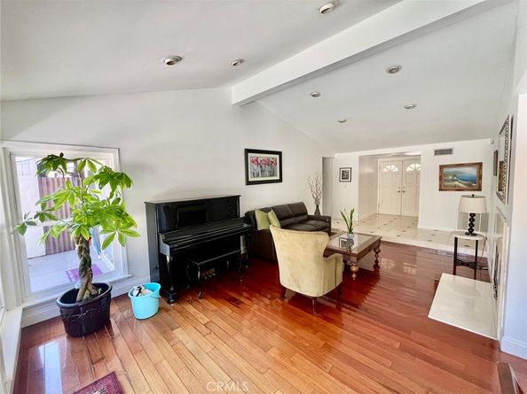 10116 Viking Avenue, Northridge CA 91324