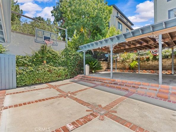 4200 Toland Way, Los Angeles CA 90065