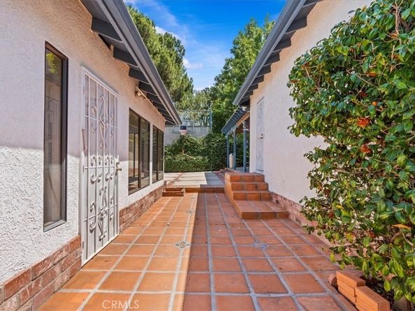 4200 Toland Way, Los Angeles CA 90065