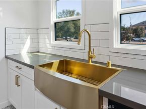 1236 S Cloverdale, Los Angeles CA 90019