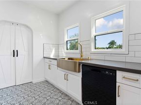 1236 S Cloverdale, Los Angeles CA 90019