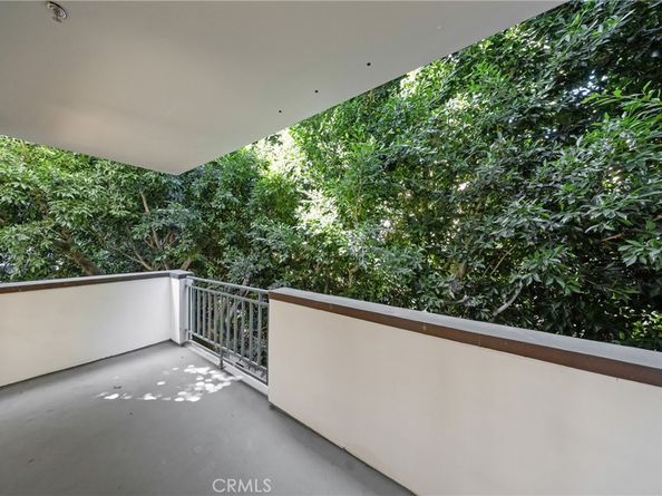 1401 S Bentley Avenue 203, Los Angeles CA 90025