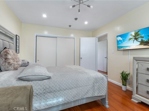 1052 Elm Avenue, Glendale CA 91201