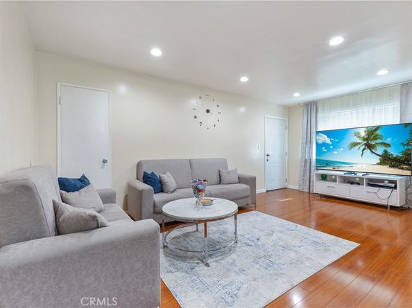 1052 Elm Avenue, Glendale CA 91201