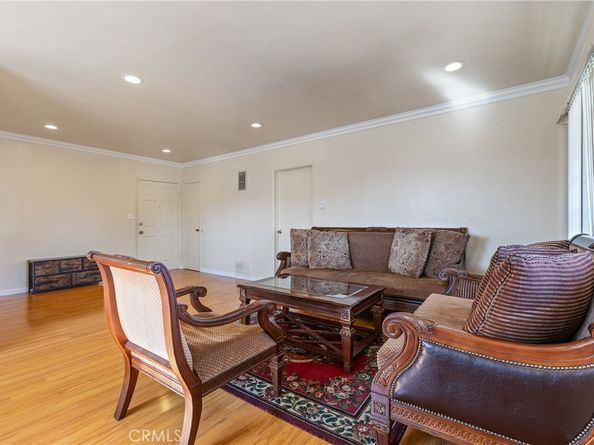 1052 Elm Avenue, Glendale CA 91201