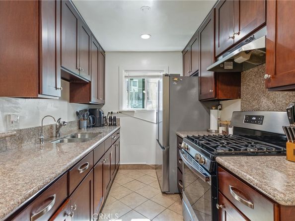 1052 Elm Avenue, Glendale CA 91201