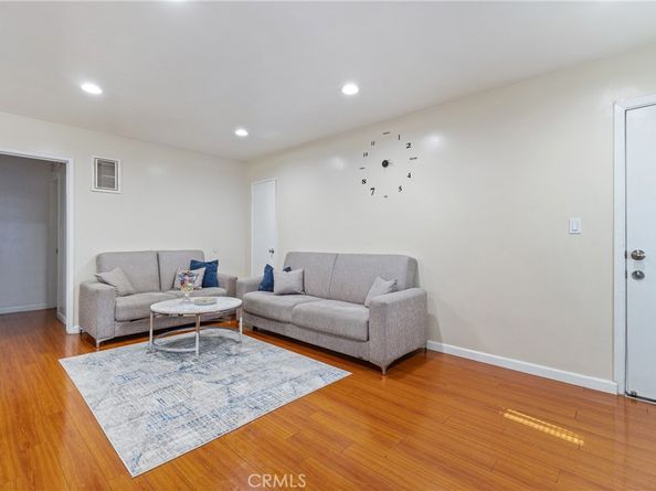 1052 Elm Avenue, Glendale CA 91201