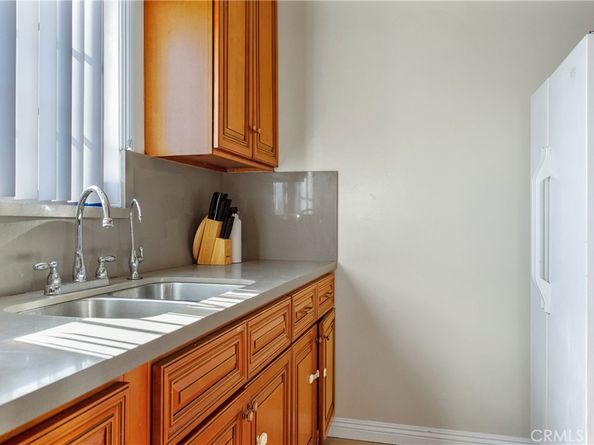 1052 Elm Avenue, Glendale CA 91201