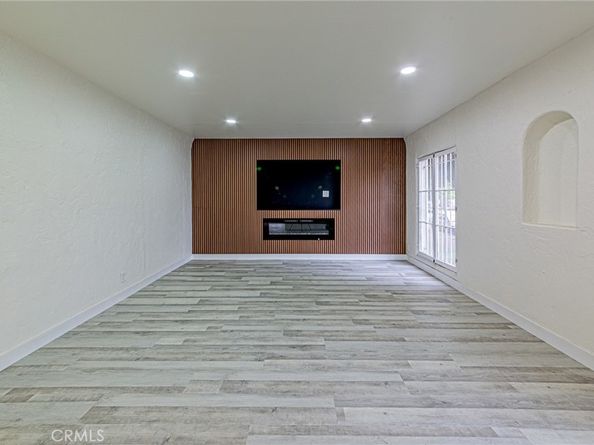 5355 W 8TH Street, Los Angeles CA 90036