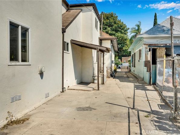 5123 S San Pedro St, Los Angeles CA 90011