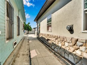 5123 S San Pedro St, Los Angeles CA 90011